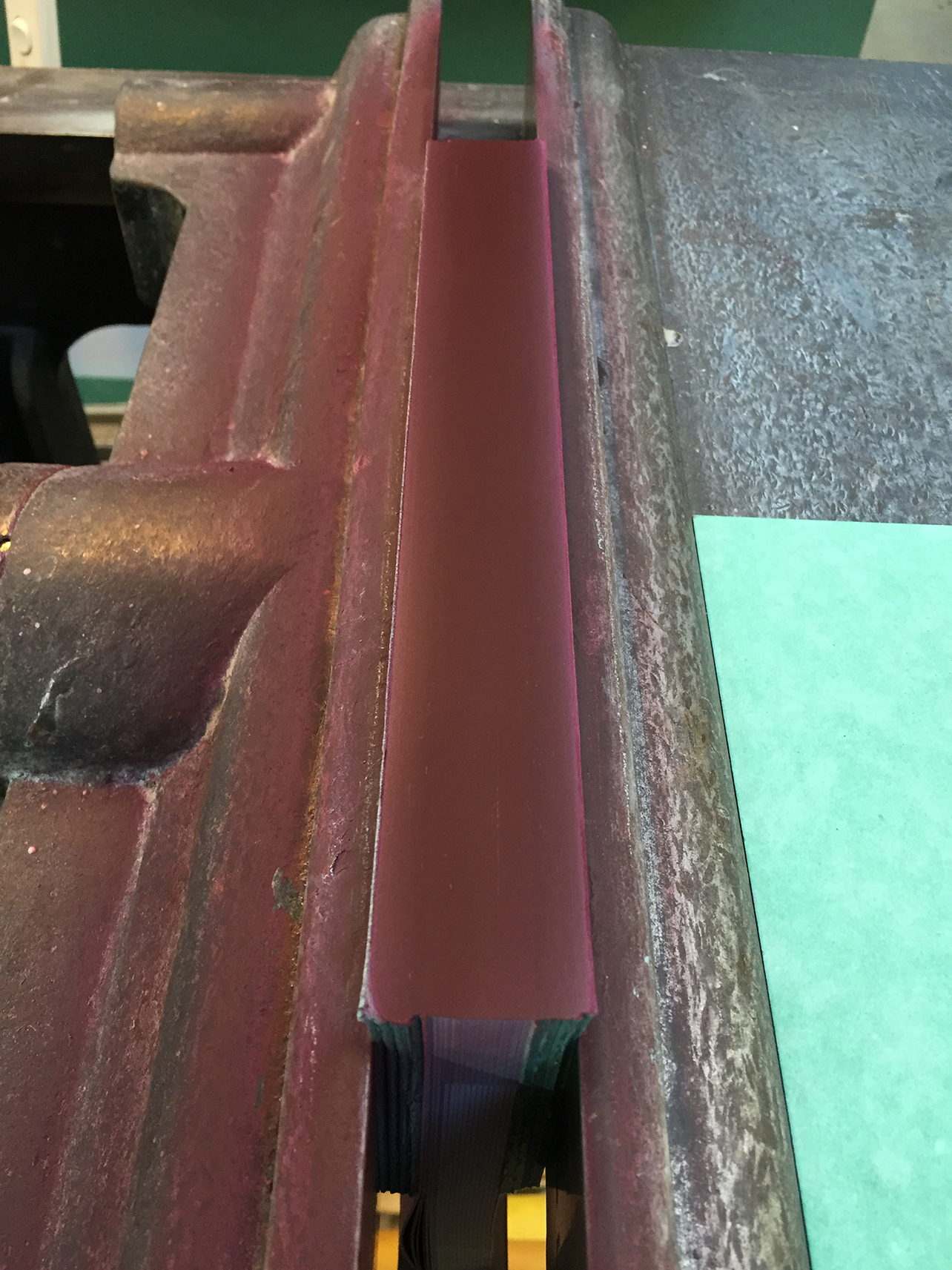  Colouring the book edge 